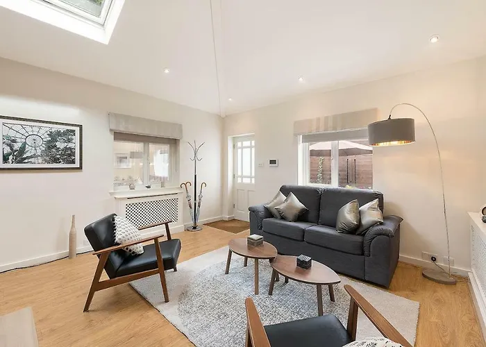 Kew Gardens House | Thames, Richmond Park & Private Garden