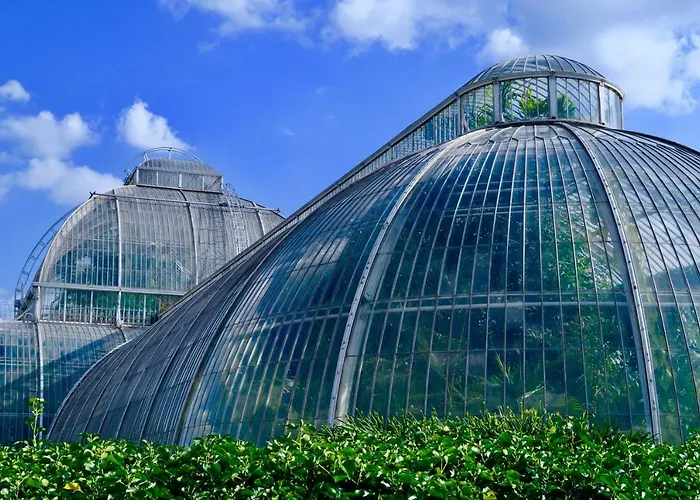 Kew Gardens House | Thames, Richmond Park & Private Garden